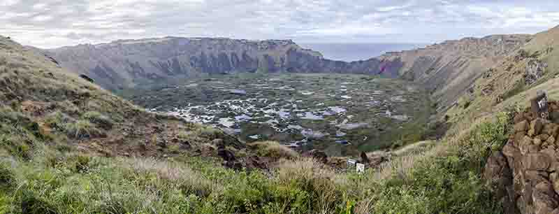 206 - Chile - isla de Rapa Nui o Pascua - volcan Rano Kau - crater
